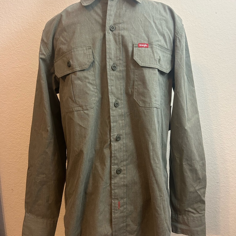 NWT Wrangler Men's‎ Olive Shirt Button Down Relaxed Fit Size Small
